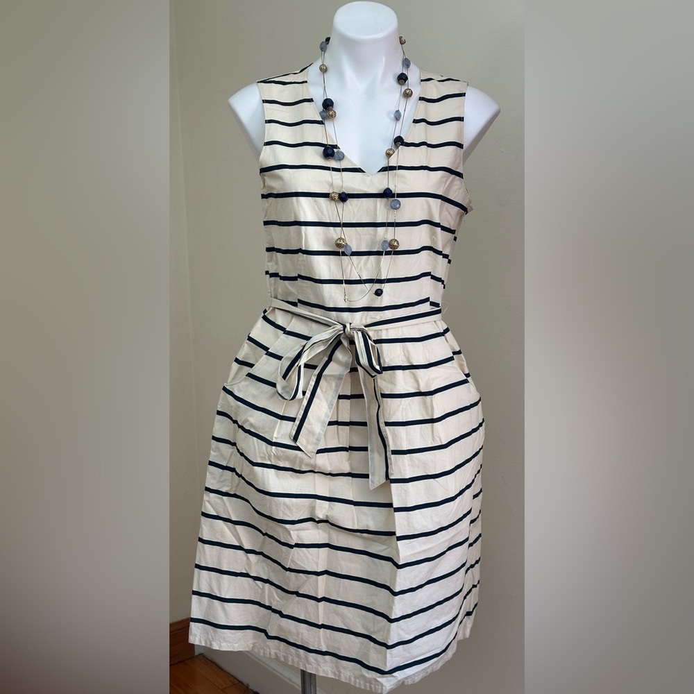 LL Bean Cream & Blue Stripes Sleeveless V Neck Dress Tie & Front Pockets  Sz 10